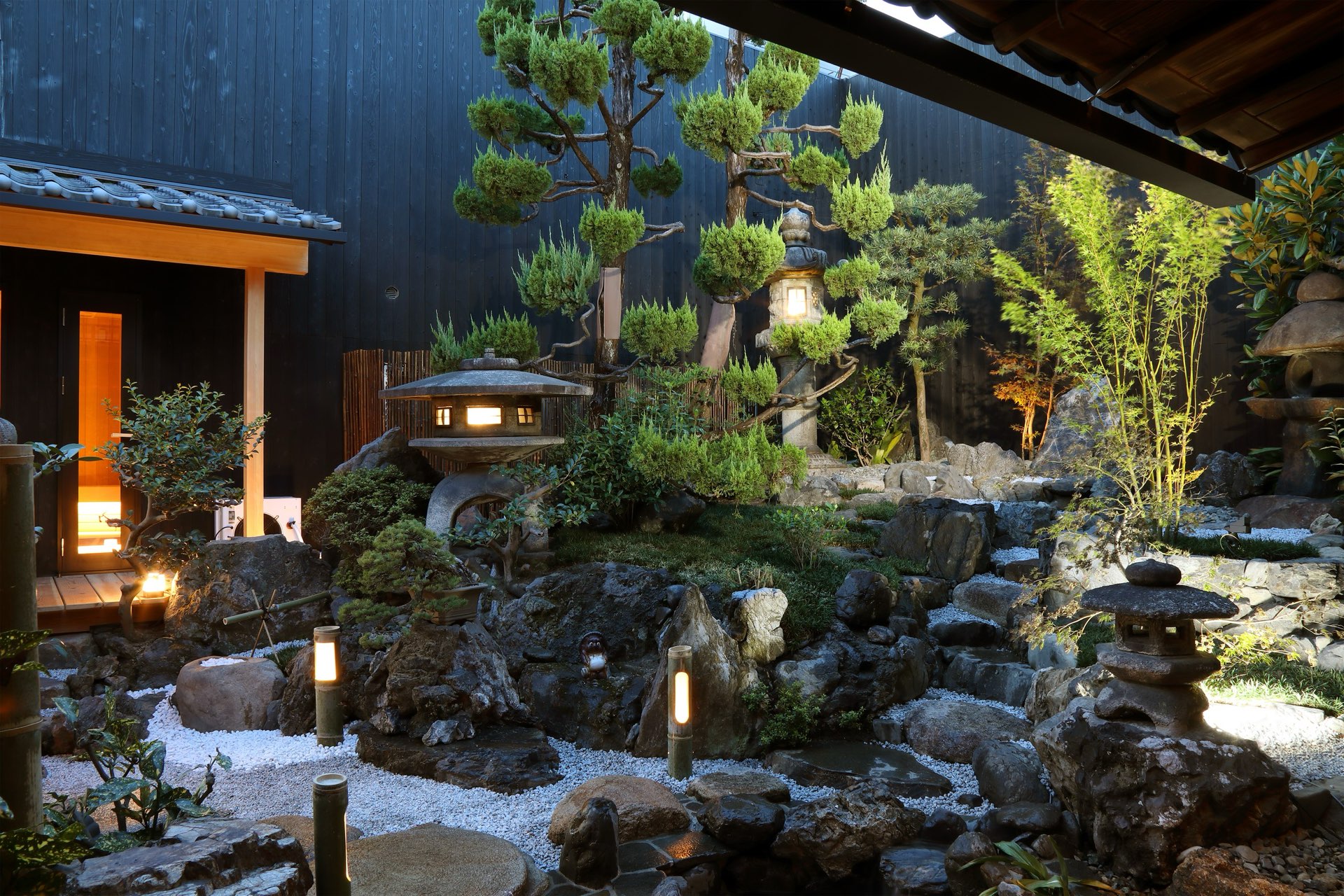 夜の日本庭園